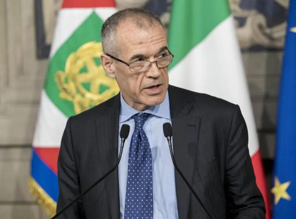 Carlo Cottarelli durante una conferenza