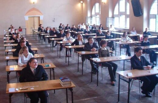 Studente durante l'esame di maturità