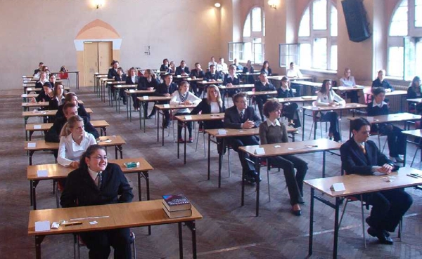 Studente durante l'esame di maturità