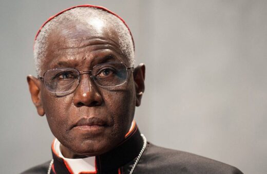 Cardinale Robert Sarah durante la conferenza