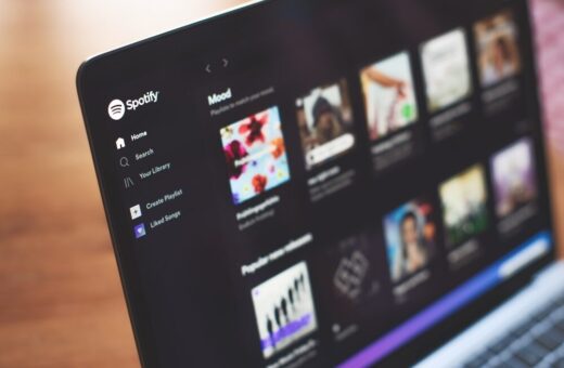 Logo di Spotify con video musicali