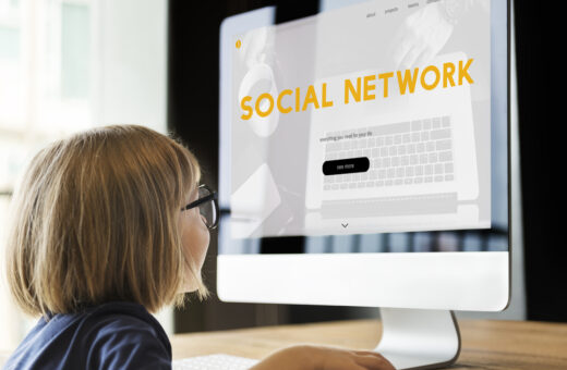 Rappresentazione grafica delle restrizioni sui social media per minori