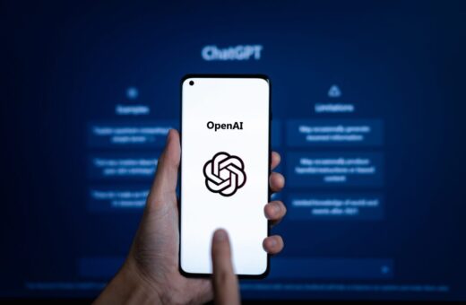 ChatGPT e smartphone in un test comparativo