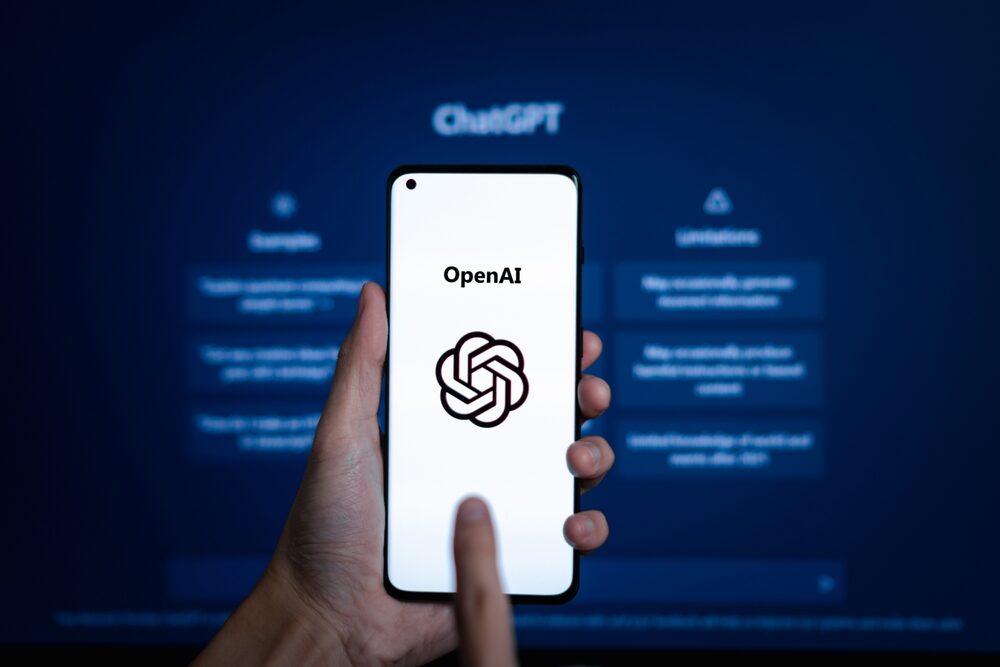 ChatGPT e smartphone in un test comparativo