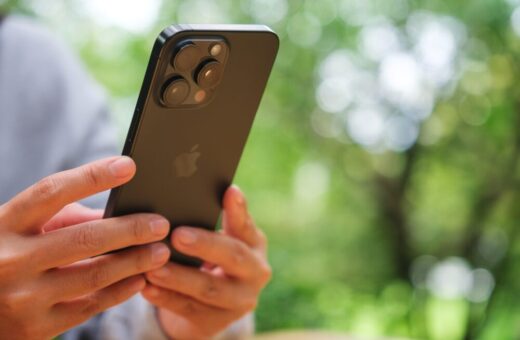 Animazione dell'iPhone Duo su Galaxy Z Fold 8