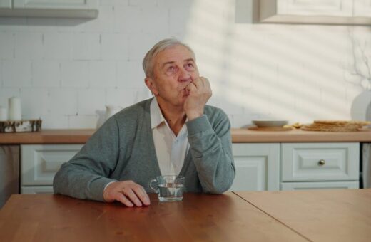 Nonni che utilizzano intelligenza artificiale per creare immagini